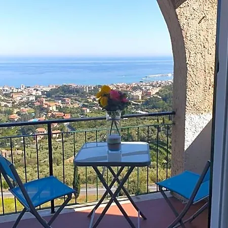 Tra Cielo E Mare Couette-café 4*
