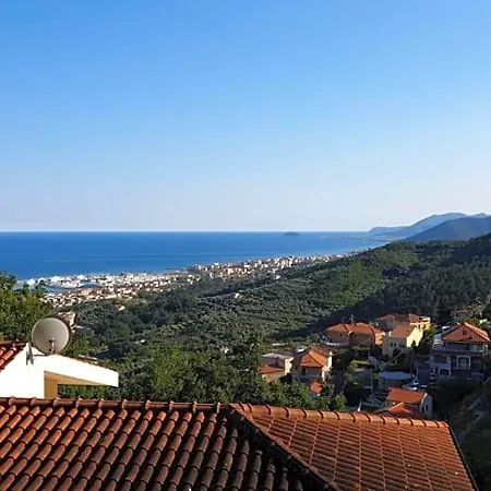 Tra Cielo E Mare Couette-café Pietra Ligure