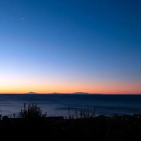 Tra Cielo E Mare Couette-café Pietra Ligure