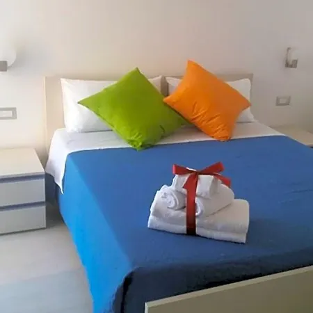 Tra Cielo E Mare Couette-café Pietra Ligure